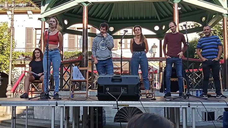 Bertso saioa izan dute Lesakan udako kultur zikloa bukatzeko