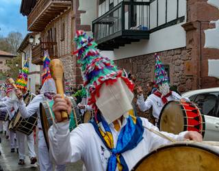 [ARGAZKIAK] Ederki akitu dituzte inauteak Erratzun