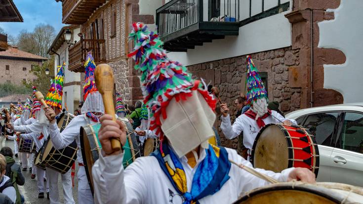 [ARGAZKIAK] Ederki akitu dituzte inauteak Erratzun