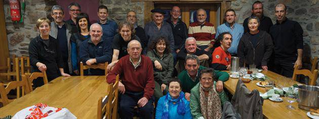 Insignis pinuaren garaia bukatu dela eta Goizuetan elkartu dira oihangintzan aritutako hainbat lagun