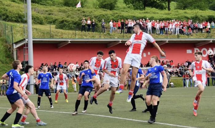 Baztanen kontrako derbian galdu arren hirugarren mailara igan da Doneztebe Futbol Taldea