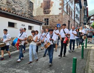 Etxalarko musikarien doinuak biltzeko lanean ari da Altxata elkartea