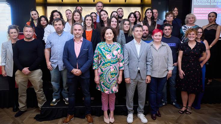 Nafarroako Gobernuak Sara Apeztegia doneztebarra saritu du Autonomoen Lana Aitortzeko Galan