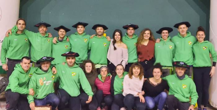 Beti Gazteko gizonezkoen sokatira taldeak 600 kiloko Euskal Herriko txapela ere jantzi du