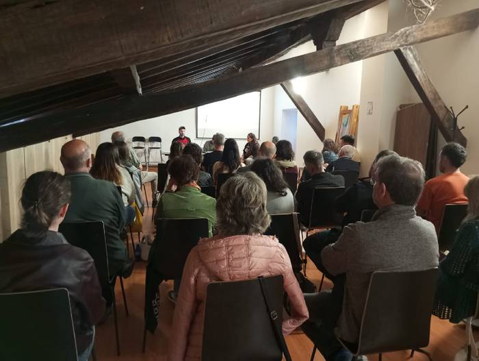 Trantsizio ekosozialari buruzko mahai inguru interesgarria izan dute Lesakan