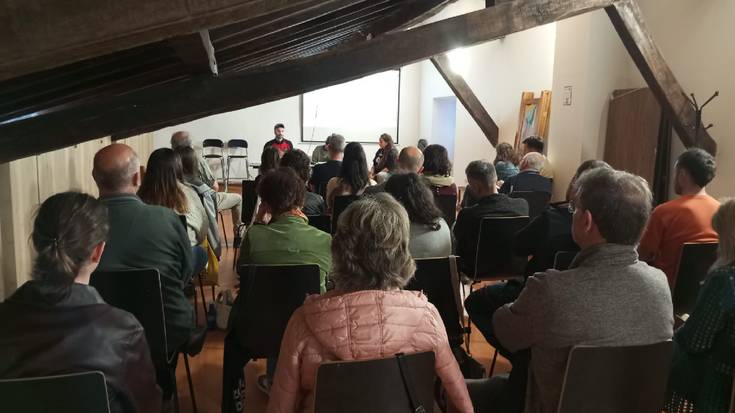 Trantsizio ekosozialari buruzko mahai inguru interesgarria izan dute Lesakan