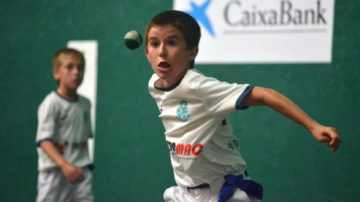 Herriarteko pilota txapelketa ttikiko finalera joateko autobusa antolatu dute Beratik