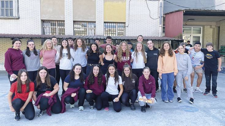 «Ikasbidaiara joateko dirua biltzeko postua paratuko dugu ferietan»