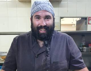 «Haragia eta arraina brasan egiten ditugu eta jendeak hagitz gustura jaten du»