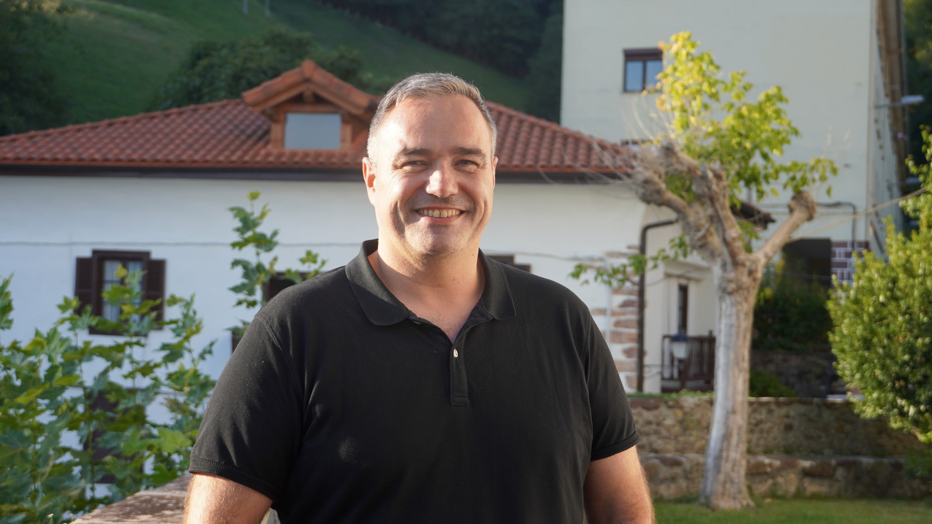 «Gure historiaren parte haundi bat galtzen ari gara»