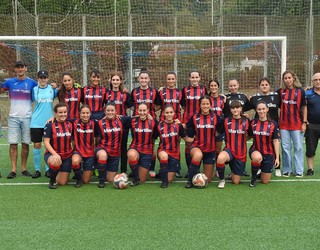 Gure Txokoako emakume seniorrak garaipenarekin bueltatu dira futbol zelaira 23 urte beranduago