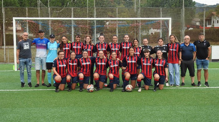 Gure Txokoako emakume seniorrak garaipenarekin bueltatu dira futbol zelaira 23 urte beranduago