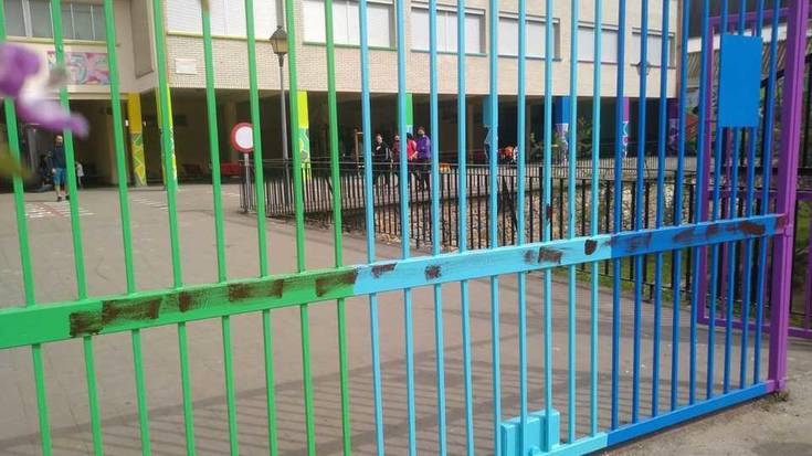 «Ilusio handiz» margoturiko atakak beltzez agertu direla salatu du Ricardo Baroja eskolak