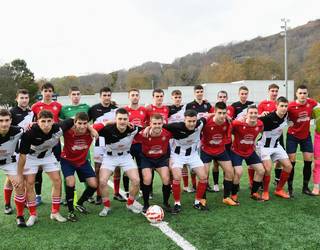 Nafarroako autonomikako futbol derbi nagusia azken minutuan irabazi dio Baztanek Donezteberi eta eskubaloikoa Errekak BKTri