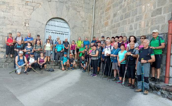 Berastegin dabiltza Arkupeak elkarteko mendizaleak