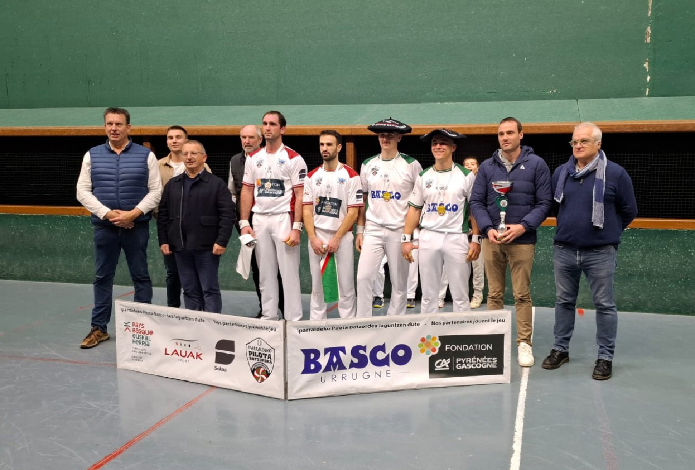Sarako Izarrako Larretxeak eta Etxeberrik irabazi dute trinketeko esku huskako lehen mailako finala