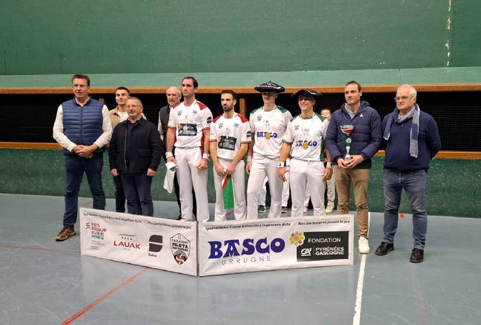 Sarako Izarrako Larretxeak eta Etxeberrik irabazi dute trinketeko esku huskako lehen mailako finala