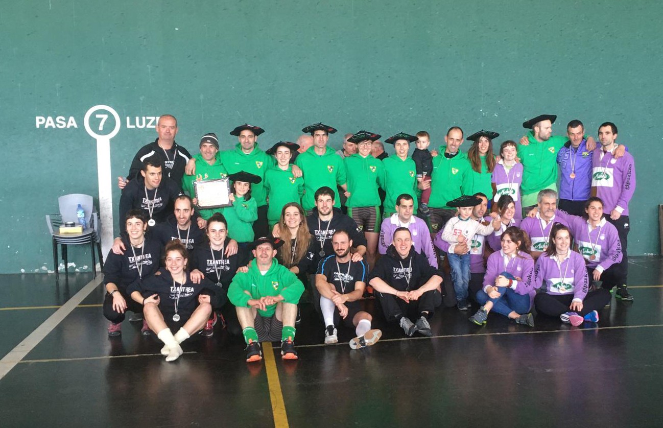 Euskal Herriko sokatira txapelketa mistoa ere irabazi du Beti Gaztek igandean Ezkabarten