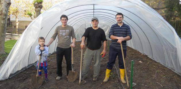 Baratzea lantzen hasi dira Berako Ricardo Baroja eskolan