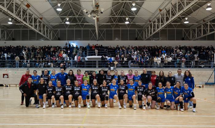 Baztango BKT nagusitu zaio Errekari Elizondoko eskubaloi derbi jendetsuan