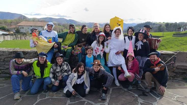 [ARGAZKIAK] Azpilkuetan ere giro ezin hobea izan dute inauteetan