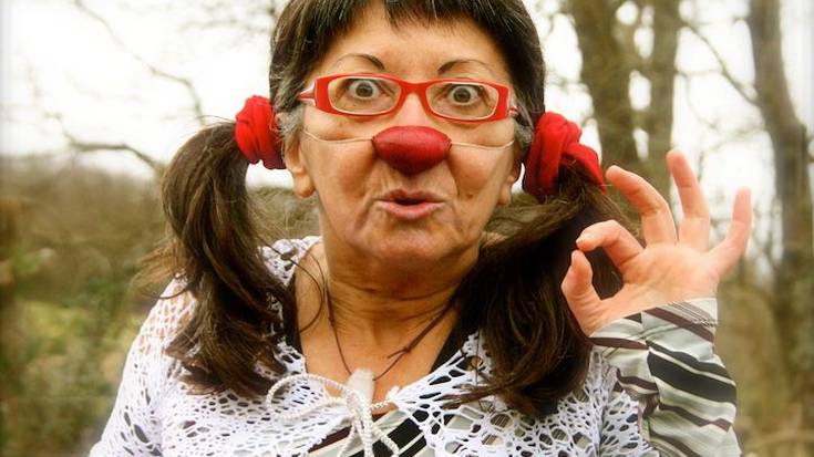 Esther Carrizo: «Gure etxean clownak aunitz lagundu du»