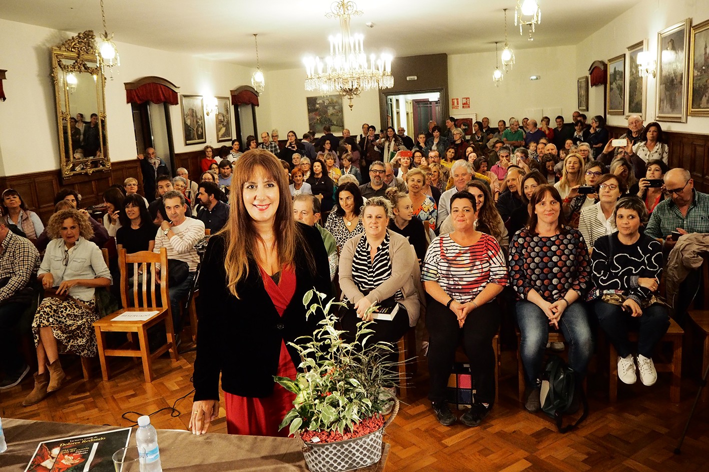 Bere azken eleberria aurkeztu du Dolores Redondo idazleak Elizondon