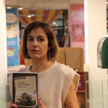 Katixa Agirrek 'Barne zerbitzuak' liburua aurkeztuko du ortziralean Elizondon