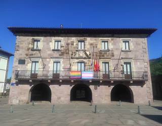 Baztango Udal Gobernu Taldeak «aurrekontu orokorrak boikoteatzeko asmoa» leporatu dio Geroa Bairi