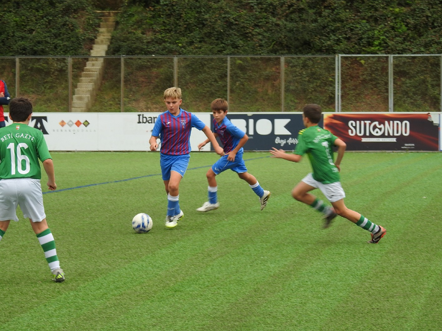 Erregionaleko futbol derbia jokatuko dute Aurrerak eta Baztanek