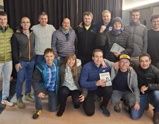 Jende aunitz bildu da Doneztebeko Mendiaren Egunean