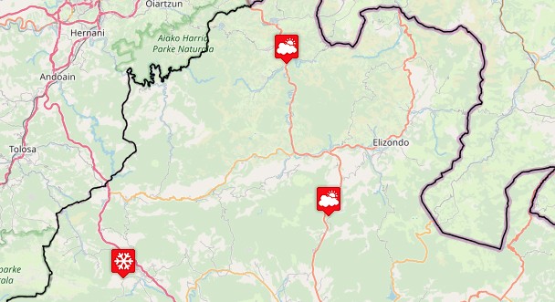 Ireki dituzte itxita zeuden errepideak