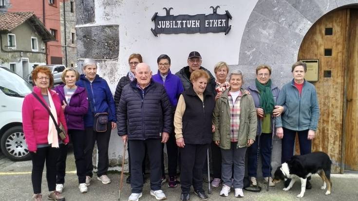 [ARGAZKIAK] Goizuetako adinekoek Ibilaldi Osasuntsuak egiten dituzte hamabostean behin