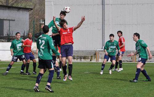 Etxean galdu eta jautsiera postuan sartu da Leitzako Aurrera futbol taldea