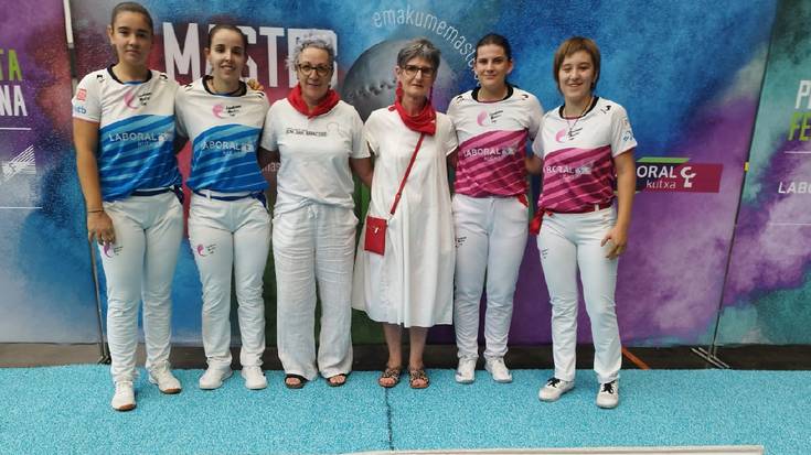 Jendetza bildu du Berako bestetako emakumeen pilota jaialdiak