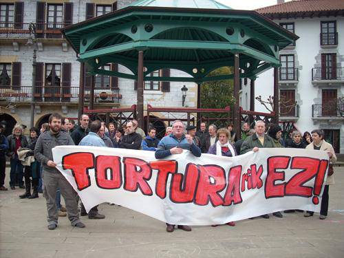 Torturaren kontrako elkarretaratzea egin zen otsailaren 13an 