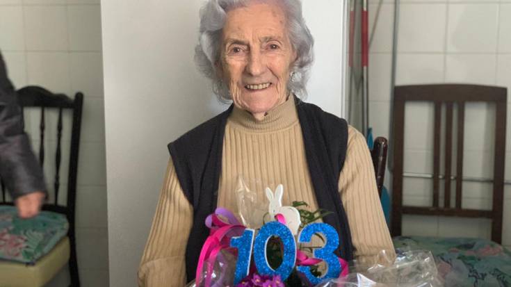 Etxalarko Asun Elizaldek 103 urte bete ditu