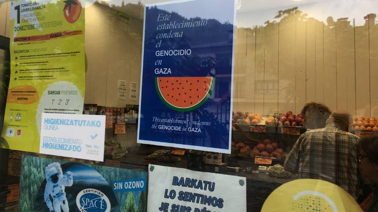 Gazako genozidioa gaitzesteko kanpaina Doneztebera ere ailegatu da