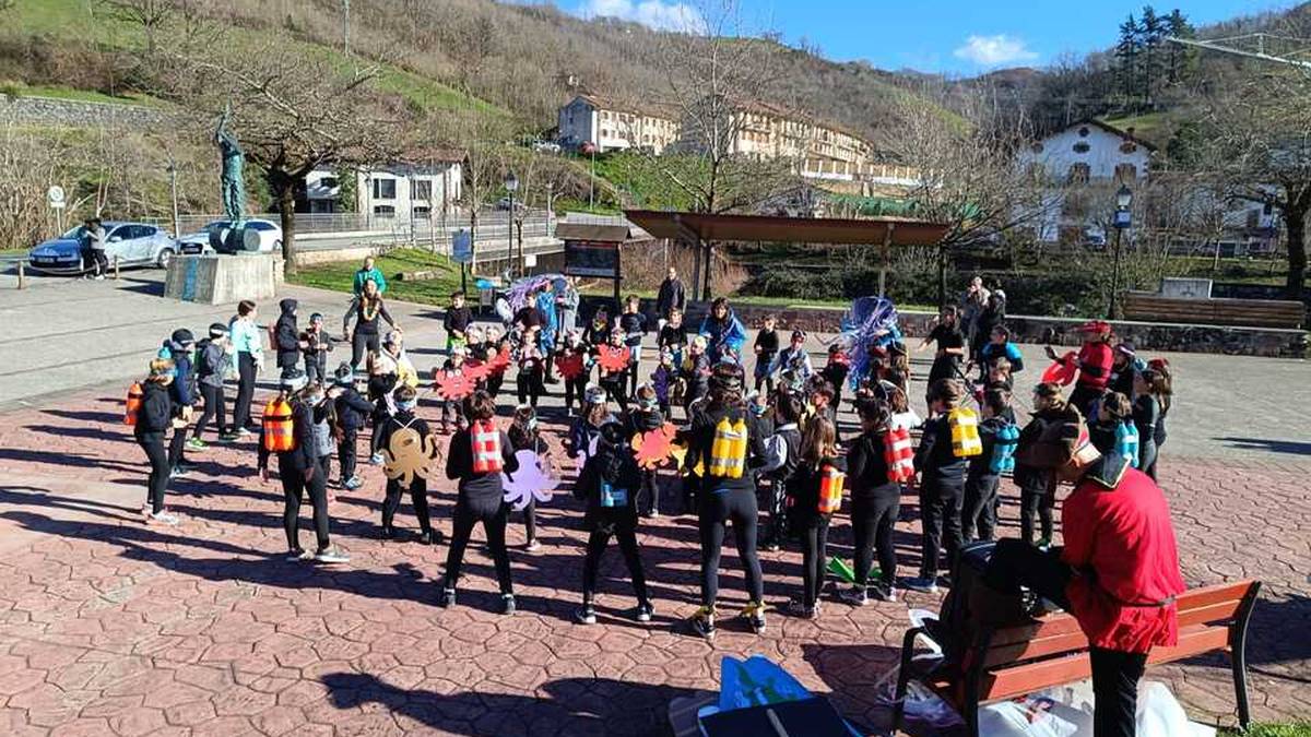 [ARGAZKIAK] Abiatu dituzte inauteak Sunbillan