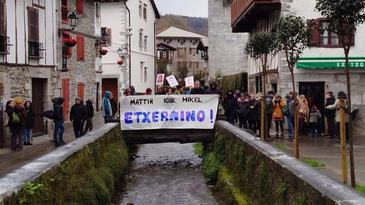 Mattin, Igor eta Mikel herriko presoak gogoan izan dituzte Lesakan