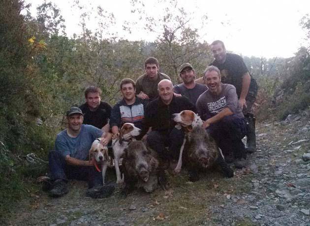 Bi basurde bota dituzte ehiztariek Burugorri inguruan 