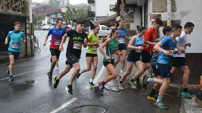 Berako Manttale Mendi Lasterketa Taldeak gaztetxoekin entrenamenduak antolatu ditu