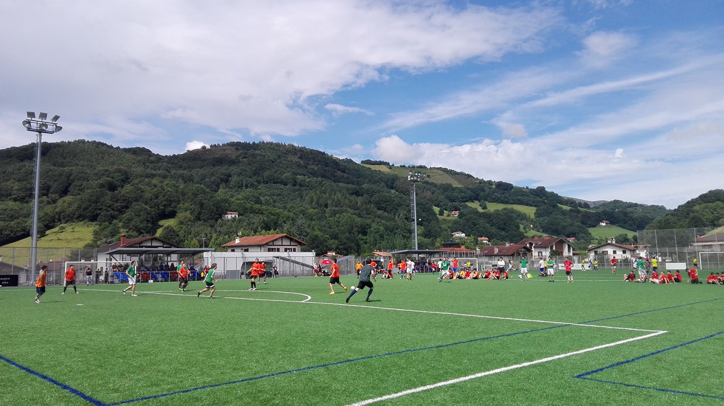 Gure Txokoak 2013ko alebin mailako taldeentzat futbol torneoa antolatu du maiatzaren 1ean Beran