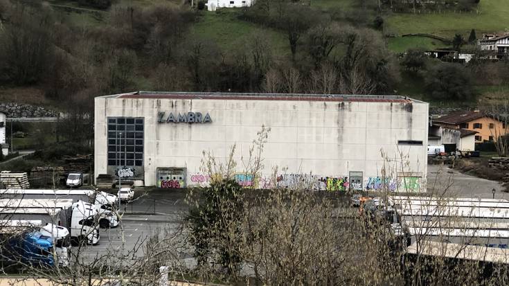 Zambra erosi du Lesakako Udalak eta lehen urte erdian eraitsiko du