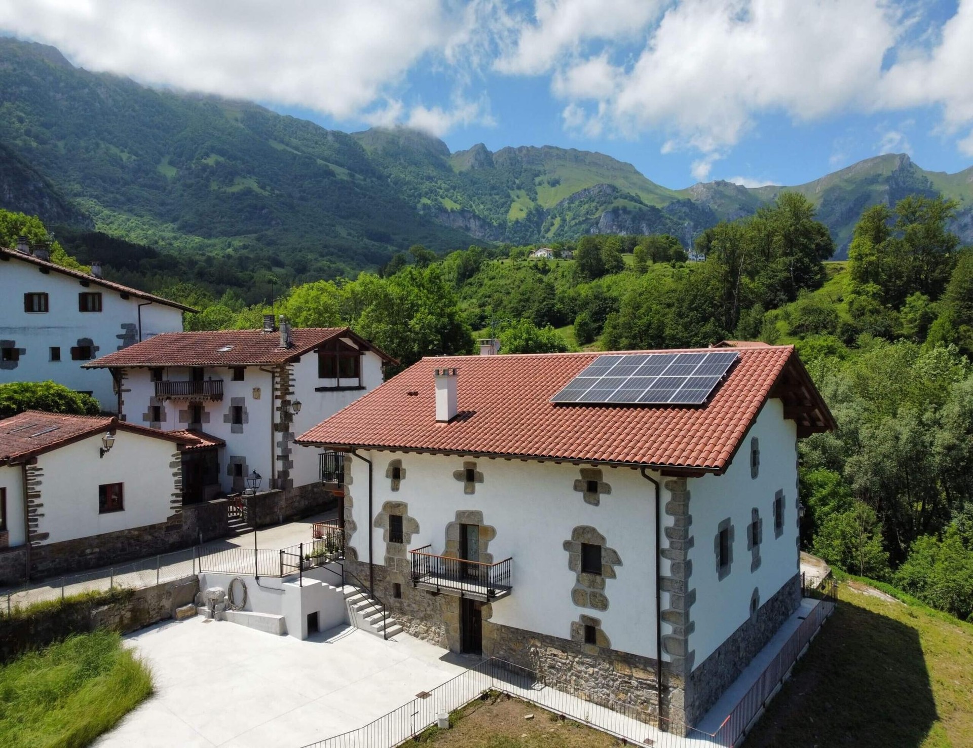 Eguzki panelen instalazioa: ikusi hemen kostuak, aurrezpenak eta amortizazio epeak