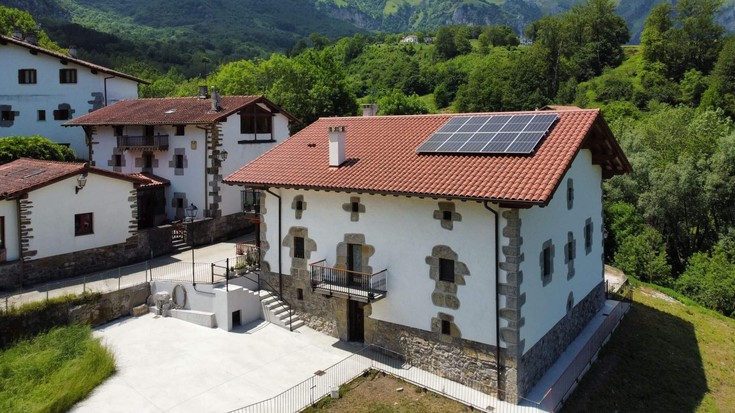 Eguzki panelen instalazioa: ikusi hemen kostuak, aurrezpenak eta amortizazio epeak