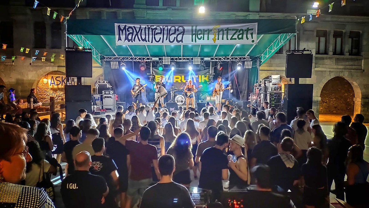 Egitarau bete-betearekin hemen dira Leitzako pestak