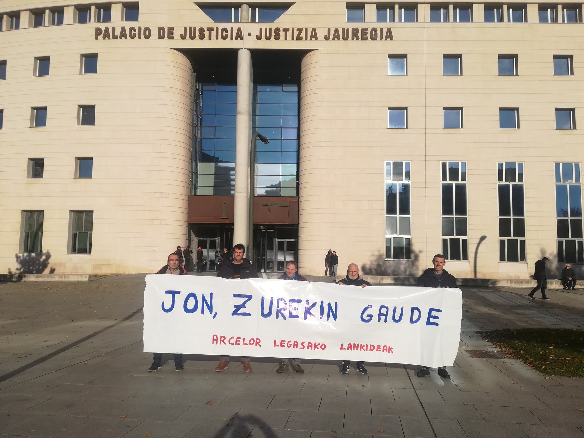Legasako Arcelor Mittaleko langileek Jon Ruiz babestu dute