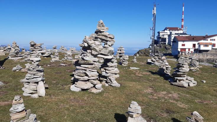 Larunen harri-pilarik ez egiteko eskatu die Berako Udalak bisitariei