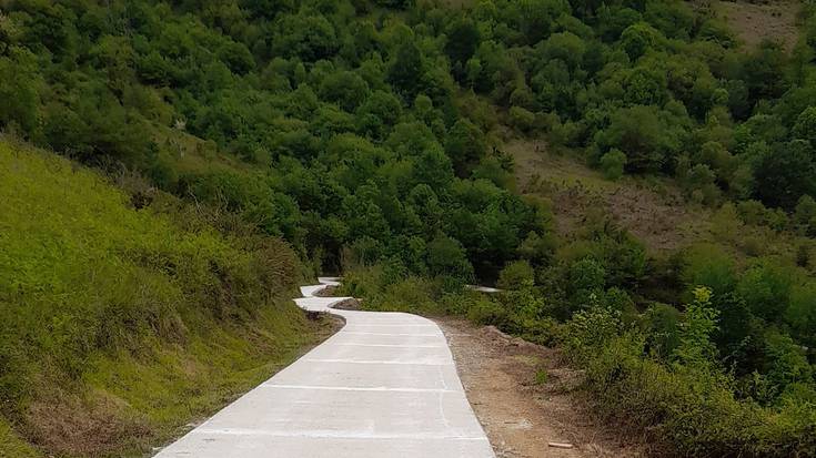 Legasatik Irisora doan pista zolaberritu dute auzolanean